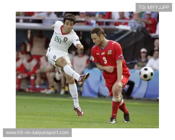 吉鲁挑球过人后凌空端射