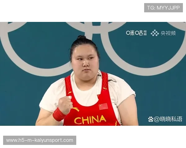 中国举重青年选手在国际赛场获教练团点赞 中国举重青年选手在国际赛场获教练团点赞